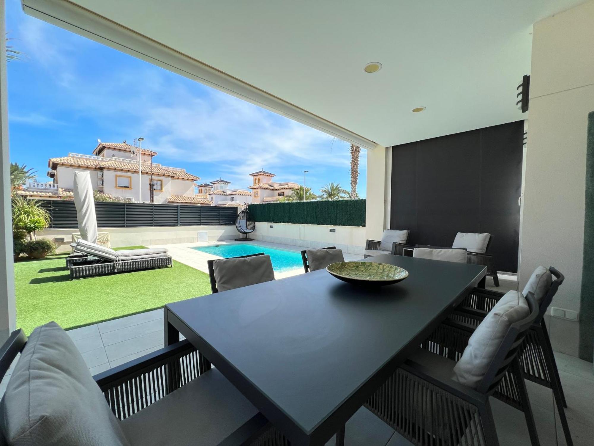 Villa Deluxe La Marina Beach อาลิกันเต ภายนอก รูปภาพ