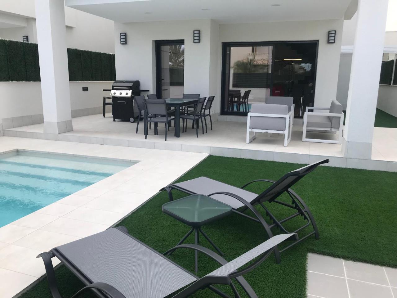 Villa Deluxe La Marina Beach อาลิกันเต ภายนอก รูปภาพ
